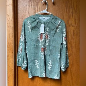 Medium button up shirt from syzec.